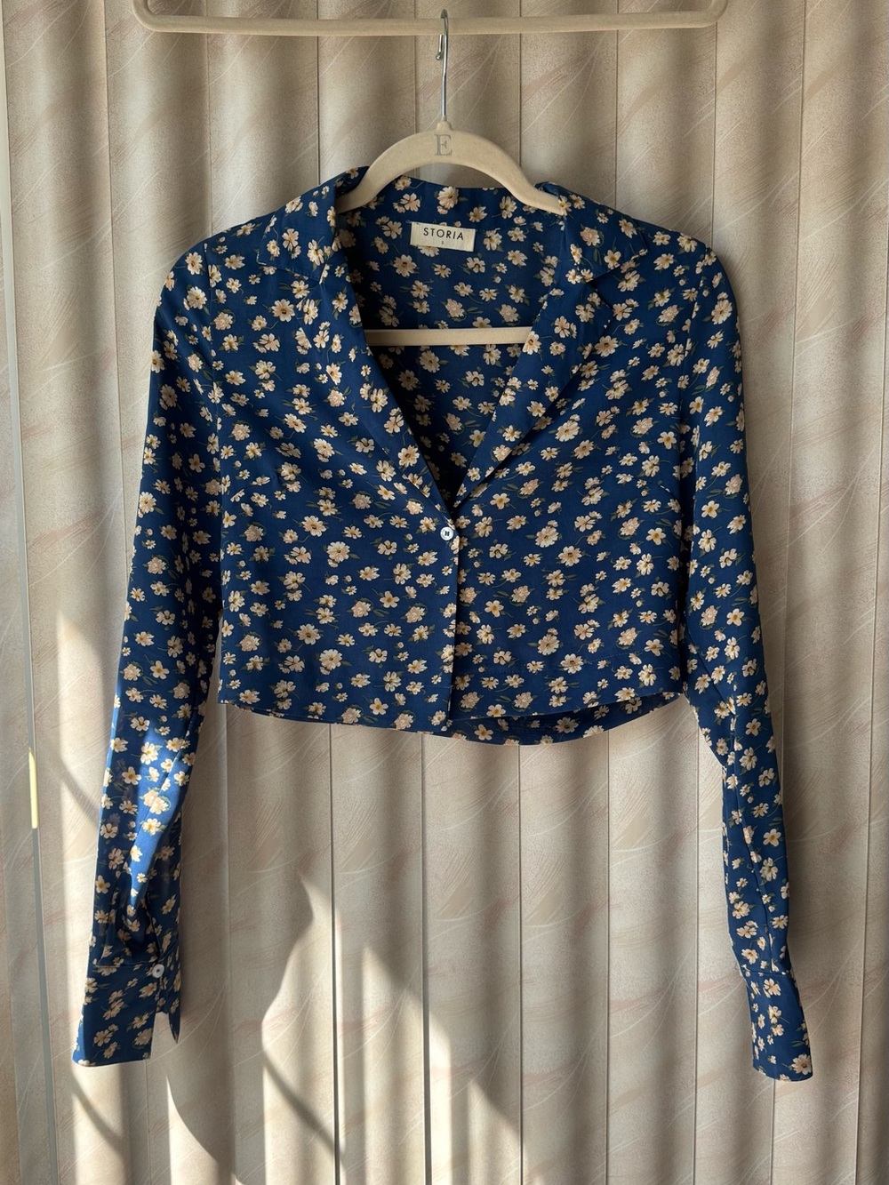 Storia Navy Blue Cropped Floral Button-Up Blouse